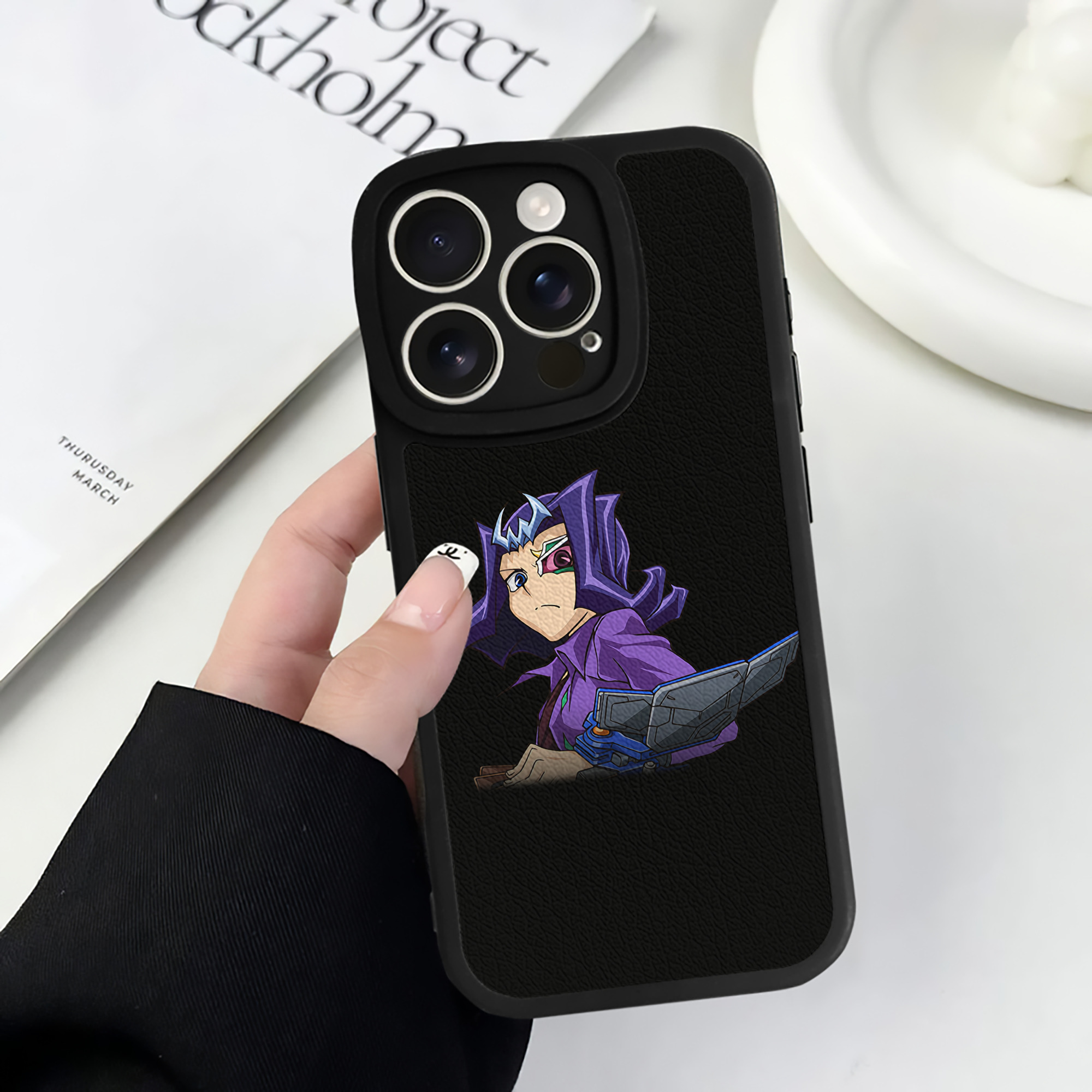 遊☆戯☆王 Yu-Gi-Oh! 【iPhone 16シリーズ対応】シリコンスマホケース（レザー調） 材質：シリコン